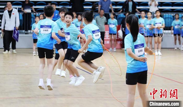 2000多名青少年齐聚哈尔滨，跳绳花式展演点亮校