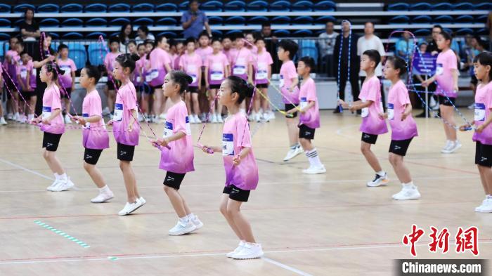 2000多名青少年齐聚哈尔滨，跳绳花式展演点亮校