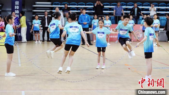 2000多名青少年齐聚哈尔滨，跳绳花式展演点亮校