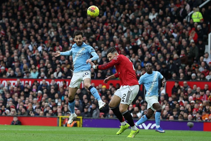 B席自由身引热议，尤文犹豫或错失良机