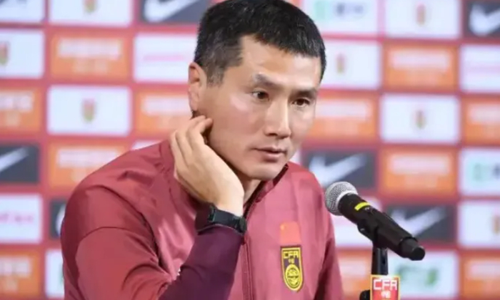 国足中场调整引关注 李镇补招应对塞尔吉尼奥缺