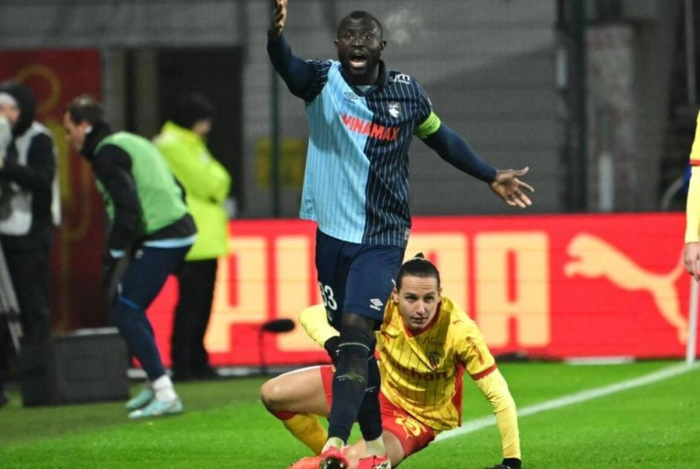 23岁后卫桑甘特加盟塞维利亚 未来国家队前景引