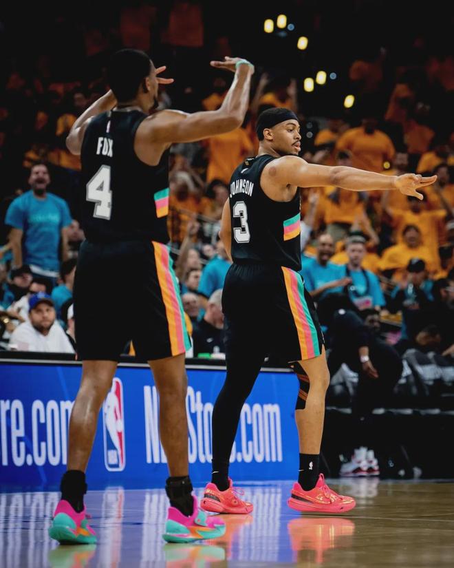 文班亚马35分破马刺队史纪录 马刺轻取开拓者首