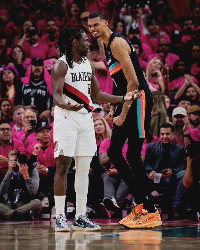 文班亚马35分破马刺队史纪录 马刺轻取开拓者首